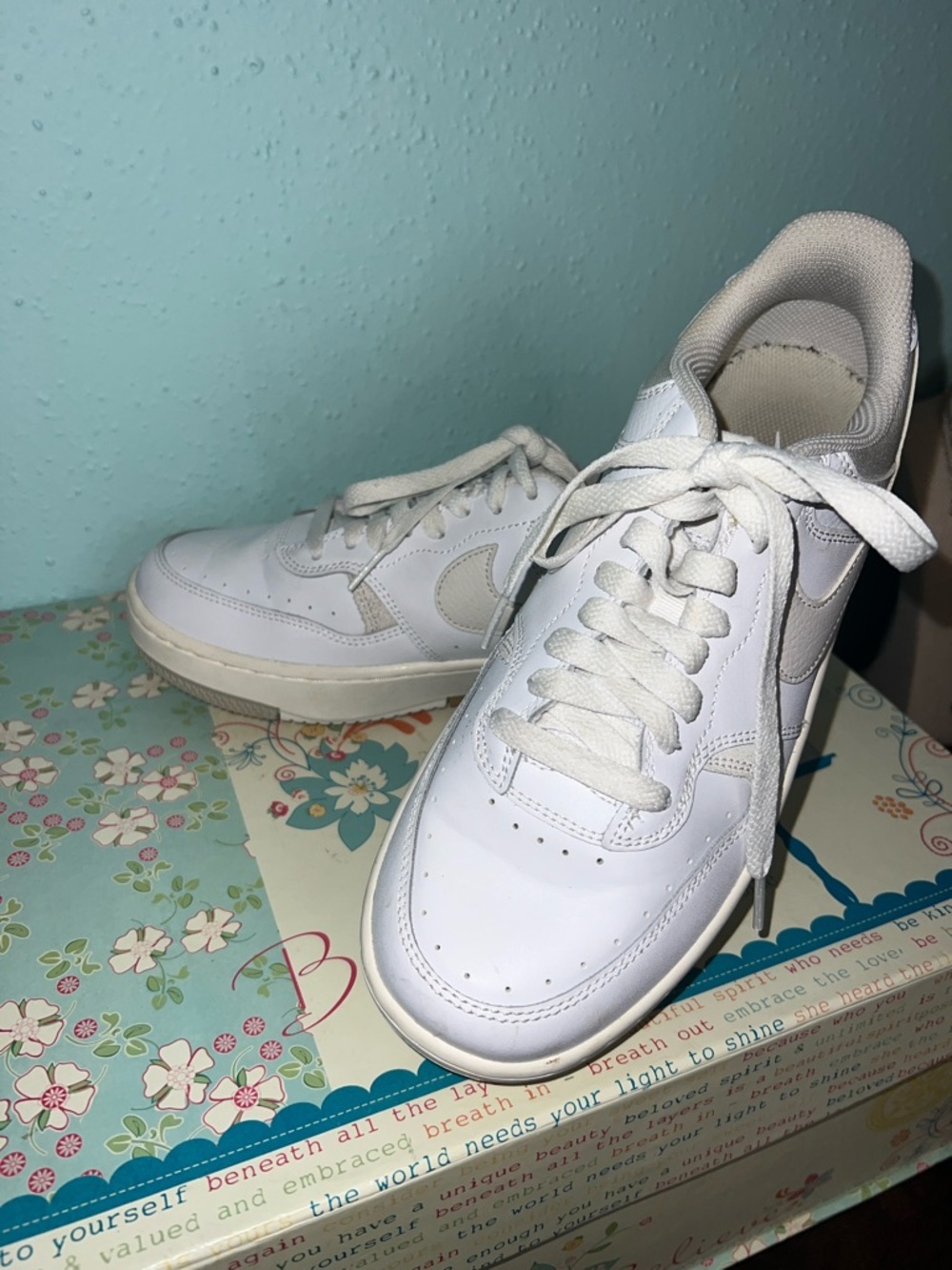 Nike Tennis Shoes - Picture 6 of 7